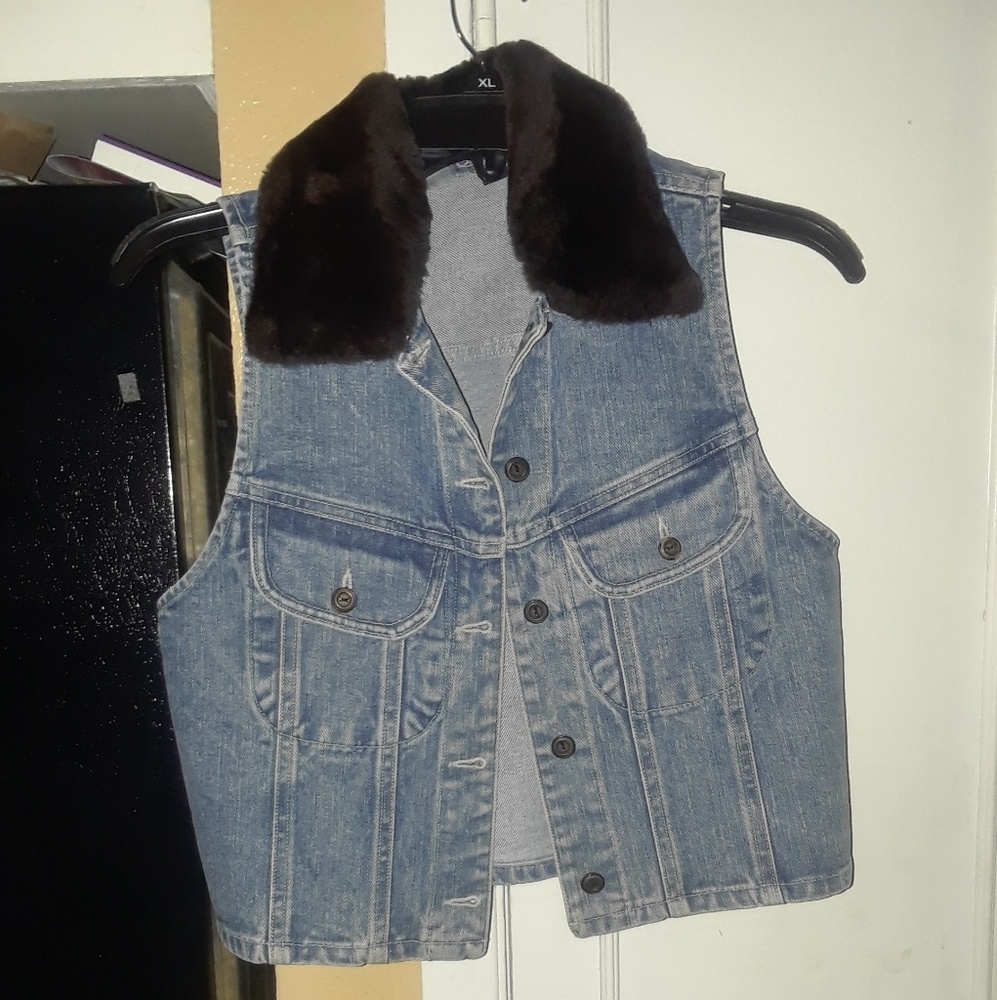 ❤️ FINAL REDUCTION Vest Removable Collar